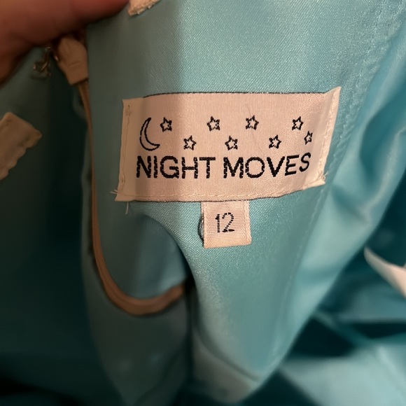 EVENT/PROM GOWN! - Picture 10 of 10